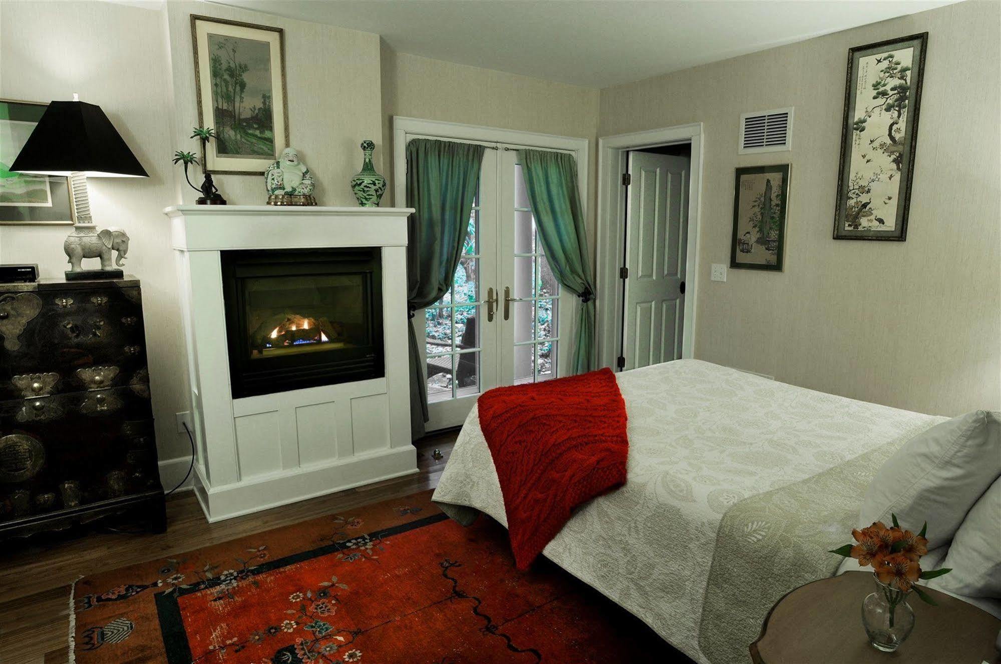 Buttermilk Falls Inn & Spa Milton Esterno foto