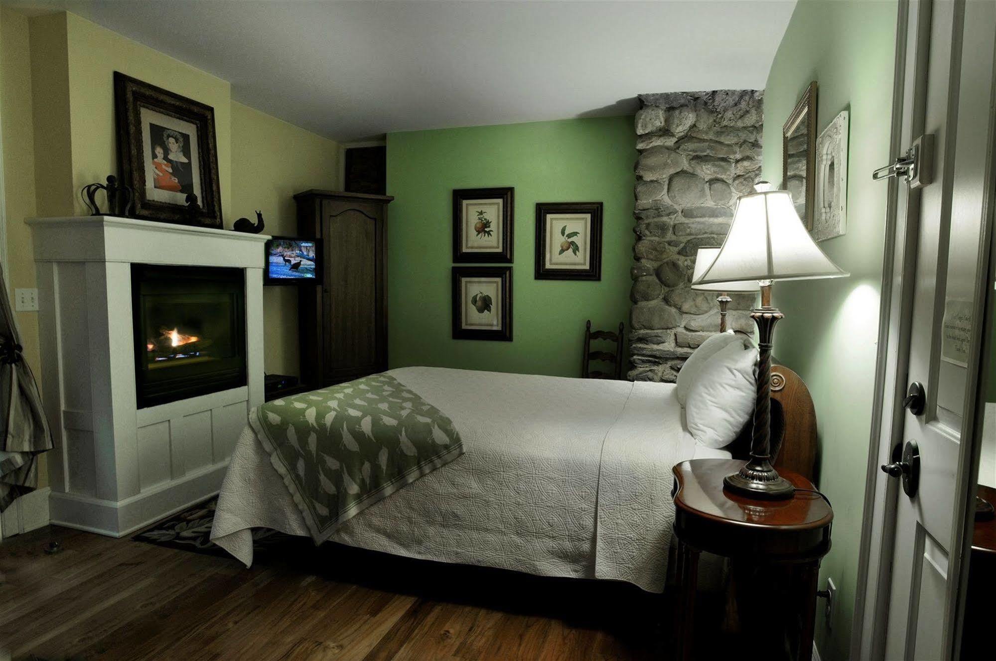 Buttermilk Falls Inn & Spa Milton Esterno foto
